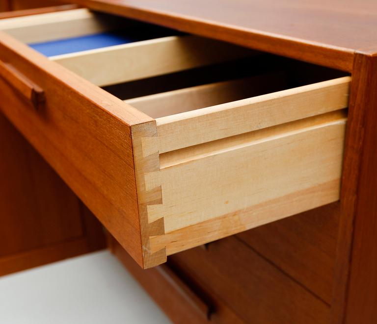 SIDEBOARD, "Domi Monté", Nils Jonsson, Troeds, 1900-talets andra hälft.