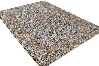 A Kashan carpet, c. 350 x 249 cm.