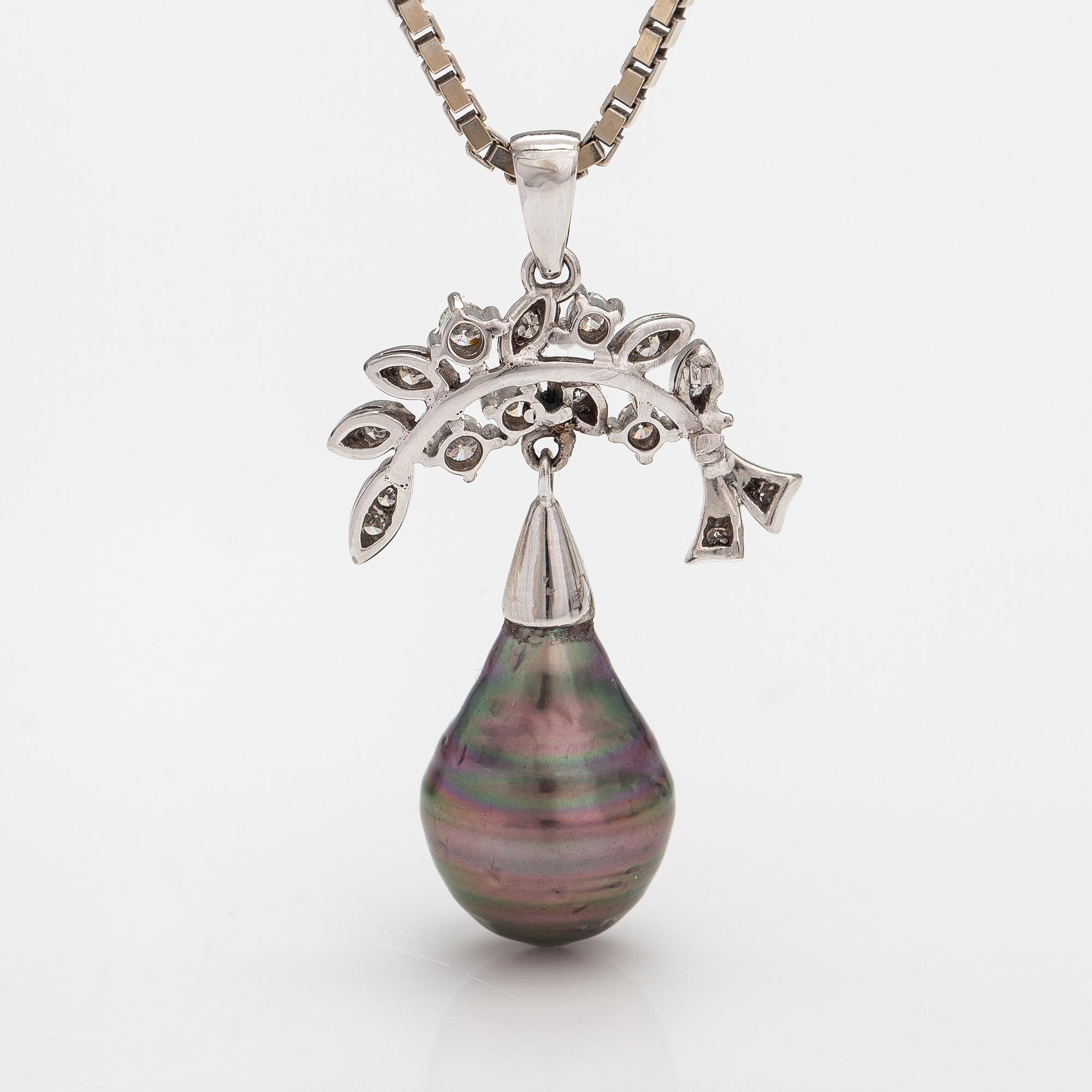 Halsband, 18K vitguld, odlad pärla och diamanter ca 0.32 ct tot.