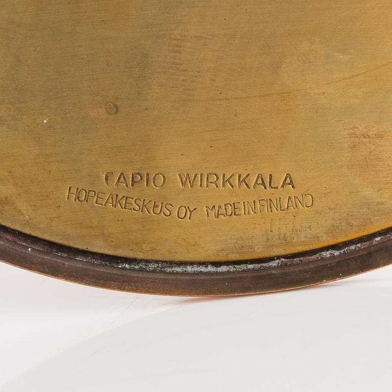 Tapio Wirkkala, ljusstakar, ett par, "Trumpet", brons, stämplad Tapio Wirkkala, Hopeakeskus Oy Made in Finland.