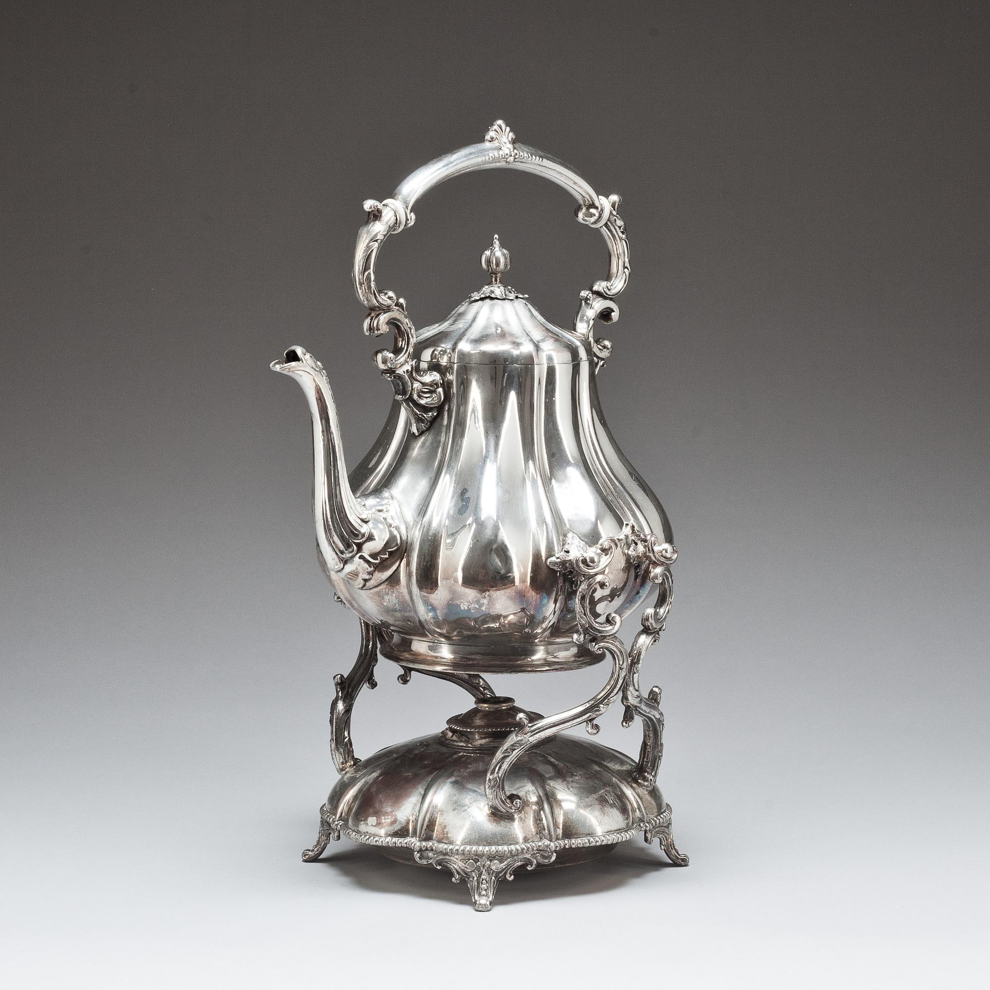 TEKANNA på RECHAUD, pläter. Troligen England. 1900-talets första del.