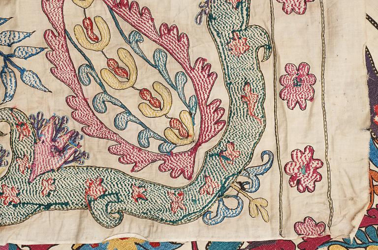 ANTIKT/SEMIANTIKT SUZANI BRODERI. 342 x 86 cm. Uzbekistan.