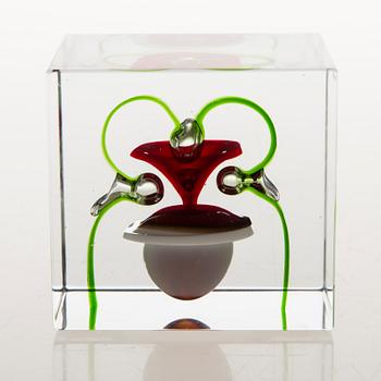 OIVA TOIKKA, AN ANNUAL CUBE, glass, signed Oiva Toikka Nuutajärvi 1997, numbered 373/2000.