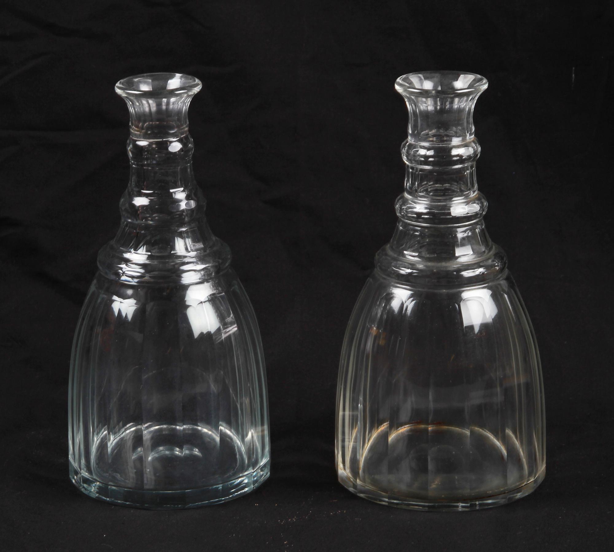 KARAFFER, 2 st snarlika, glas, 1800-tal.