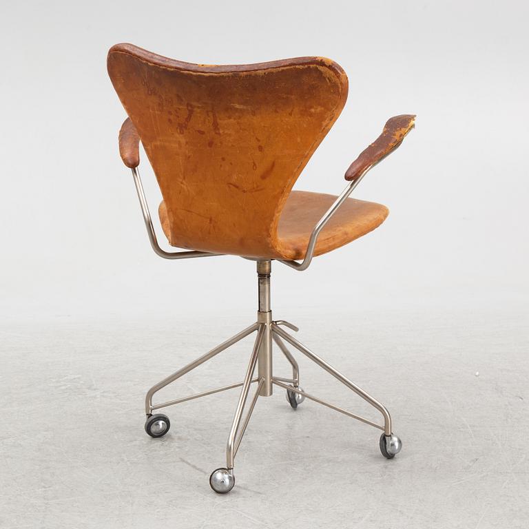 Arne Jacobsen, skrivbordsstol, "Sjuan", Fritz Hansen, Danmark.