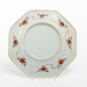 Fat, två stycken, porslin. Qingdynastin, Kangxi (1662-1722).