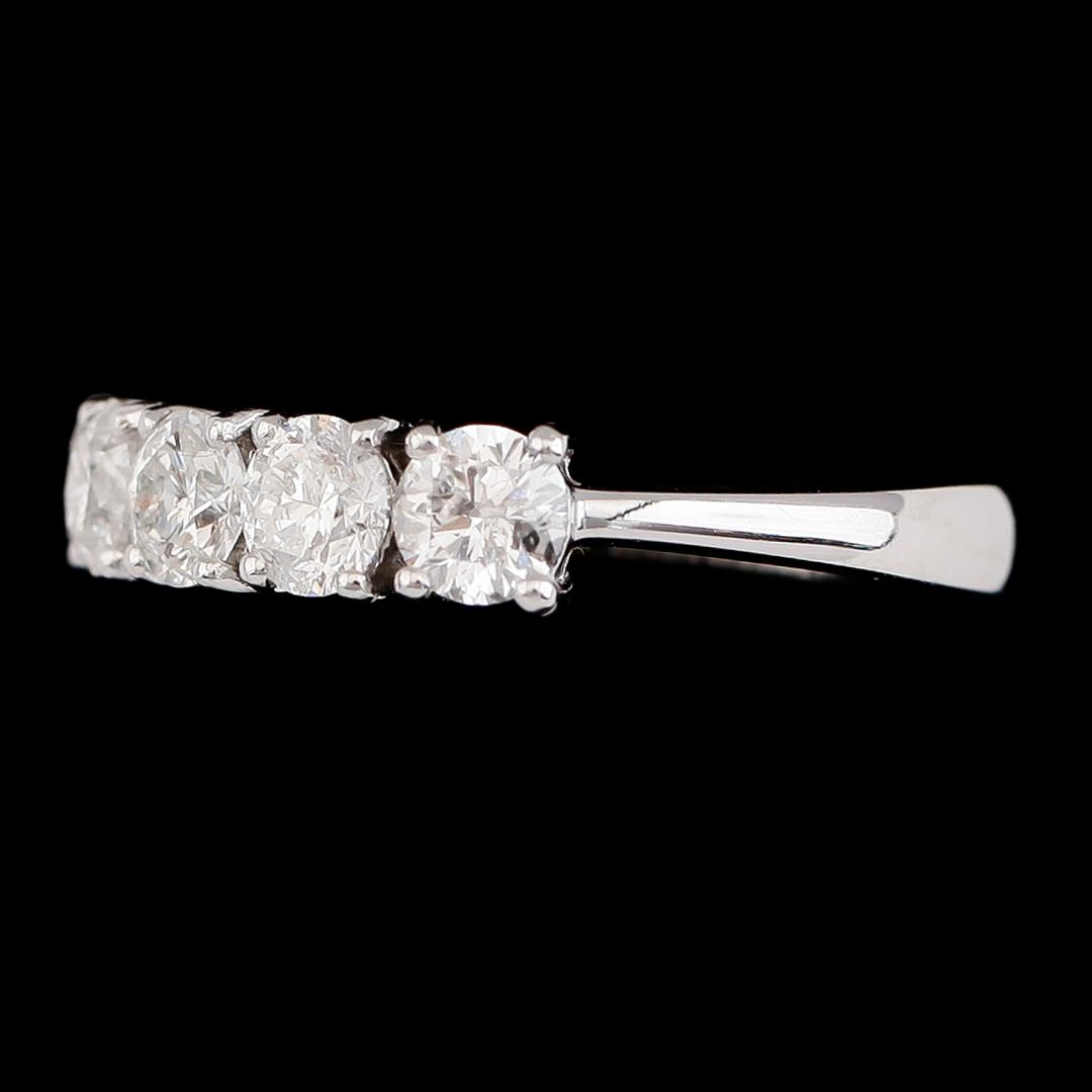 RING, 18K vitguld, briljantslipade diamanter tot ca 2.32 ct. Vikt ca 5 g.