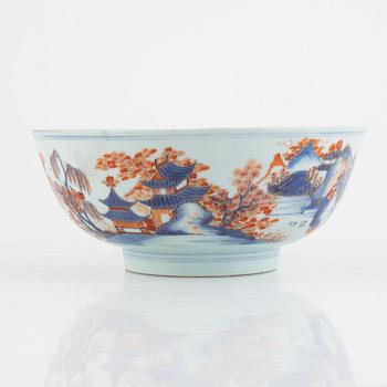 A Chinese imari exportporcelain punchbowl, Qing dynasty, Qianlong (1736-95).