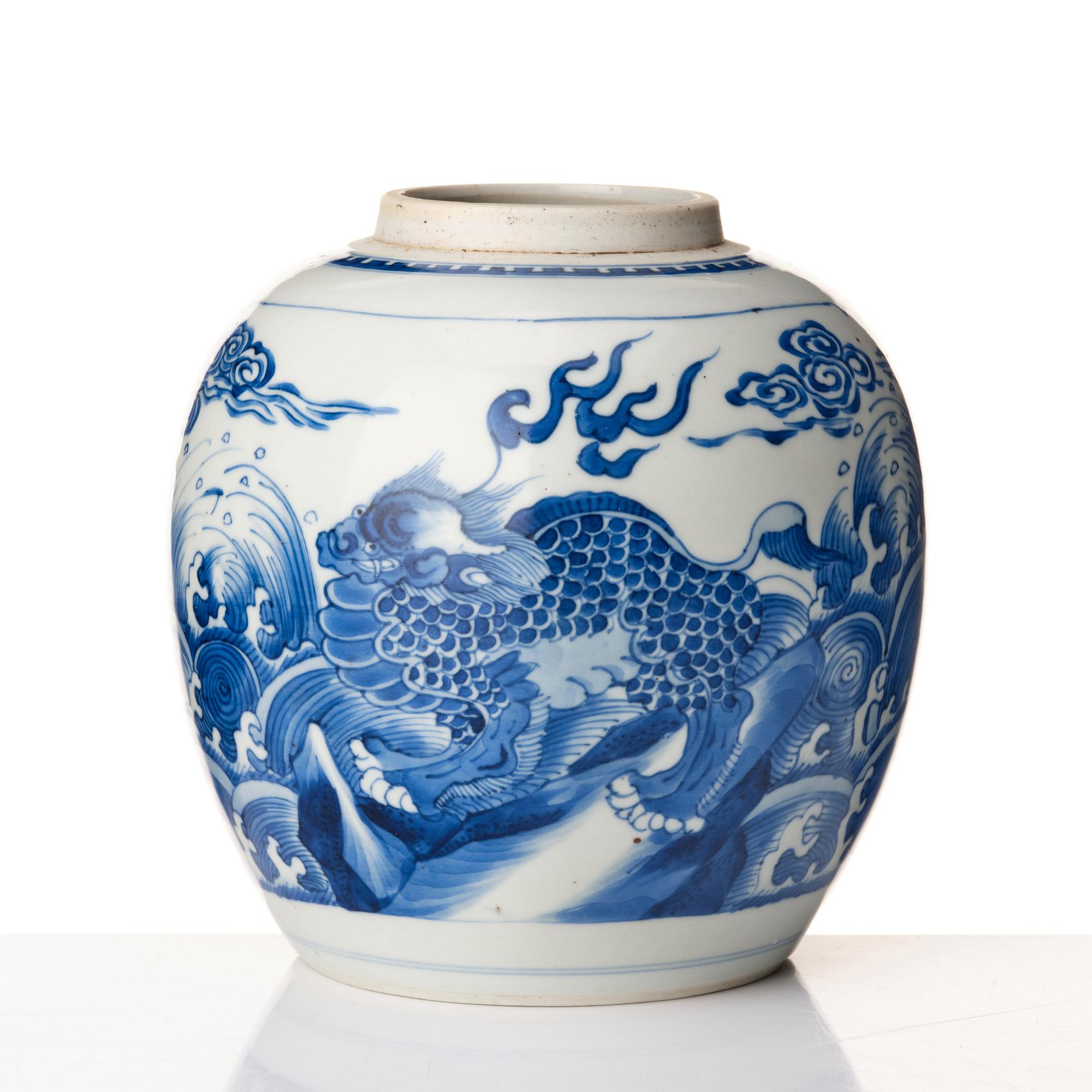 A blue and white jar, Qing dynasty, Kangxi (1662-1722).