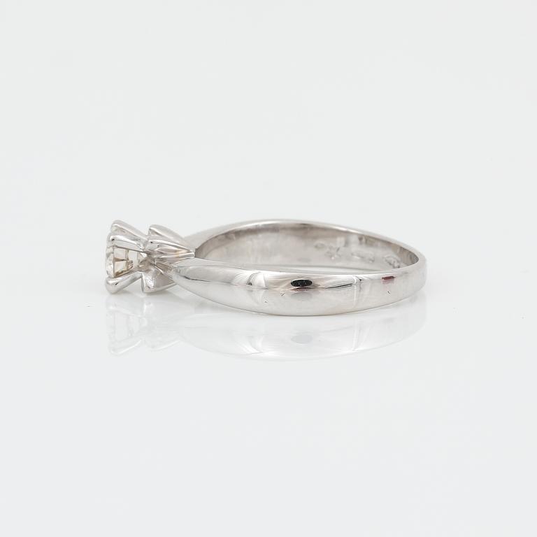 RING, 18K vitguld med briljantslipad diamant 0,35 ct. Vikt 3,58 gram.