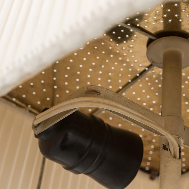 Paavo Tynell, A mid 20th century '5066' desk lamp for Taito Oy, Finland.