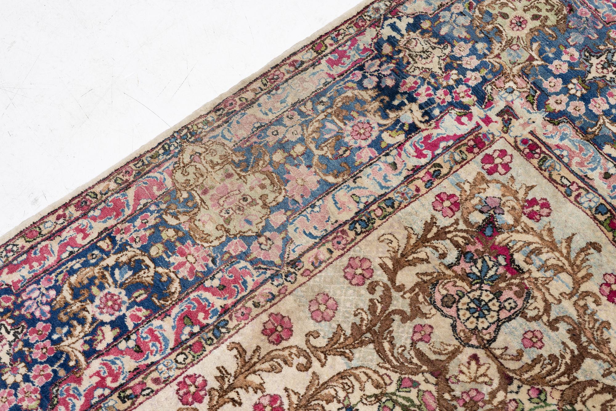 Matta, Kirman, ca 365 x 265 cm.