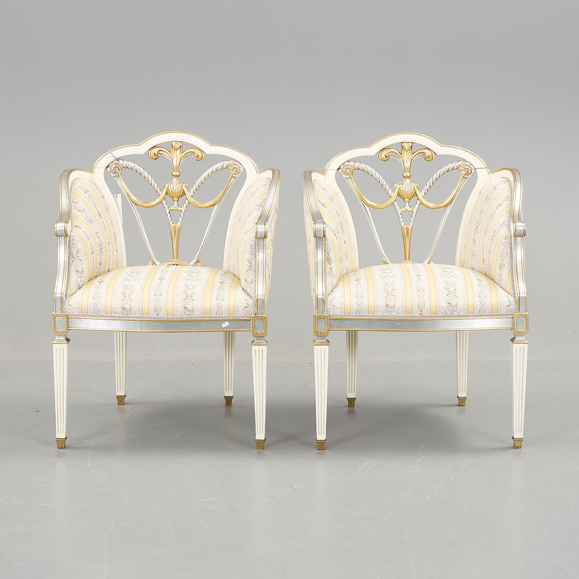 FÅTÖLJER, ett par, Louis XVI-stil, modern tillverkning.