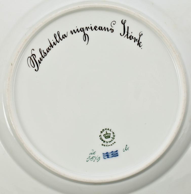 TALLRIKAR, 12 stycken, porslin. "Flora Danica", Kungl Dansk.