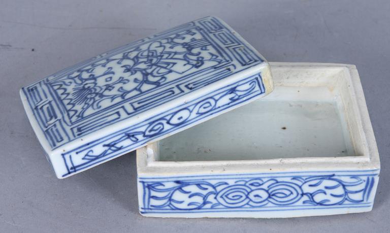 LOCKASK samt TALLRIK, porslin, Kina, 1700/1800-tal.