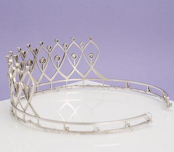 TIARA, 18K vitguld med 11 gammalslipade diamanter ca 4.00 ct samt 21 briljantslipade diamanter ca 1.60 ct.