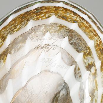 OIVA TOIKKA, glasfågel, Labbe (Kihu), nr 231/3000, signerad OivaToikka Nuutajärvi.