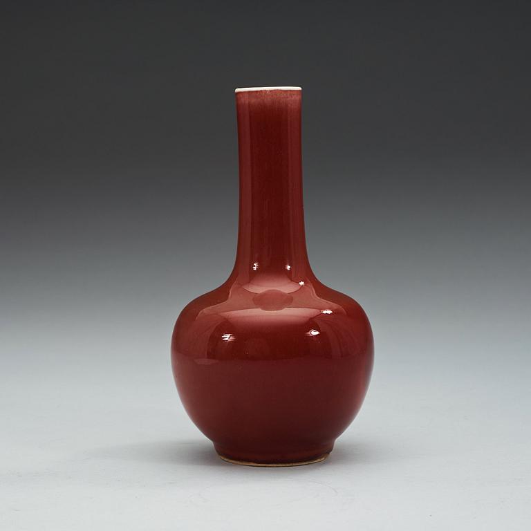 A sang de boef glazed vase, Qing dynasty (1644-1912).