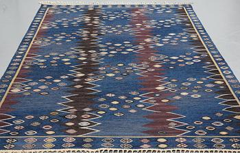 Barbro Nilsson, a carpet, "Snäckorna", flat weave, ca 309,5-312 x 203-205,5 cm, signed AB MMF BN.