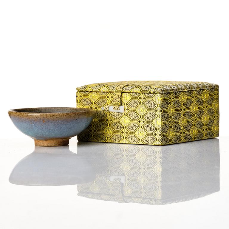 A Jun glazed bowl, Ming dynasty (1368-1644).