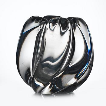 VAS, glas, Edvin Öhrström Orrefors, sign o numr 2444.