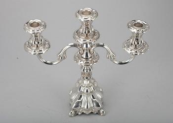 KANDELABER, silver, Hopeakeskus, Tavastehus 1965-1976. Tot. vikt inkl. fyllning 1069,5 g.