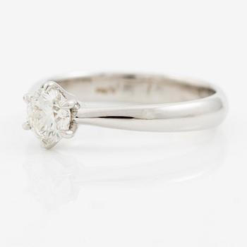 Ring 18K vitguld med briljantslipad diamant, medföljande IGI report.