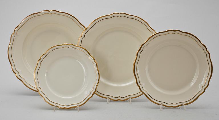 MAT- OCH KAFFESERVIS, snarlika del,  porslin, Hackefors, 1900-talets mitt.