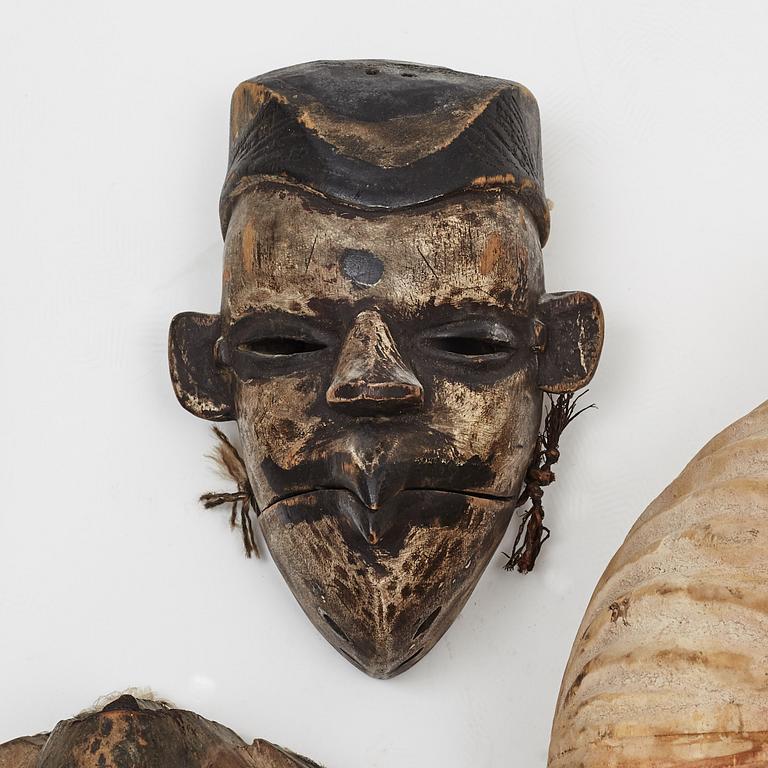 Masker, 4 st, enligt uppgift Nyanga, Kongo, Ogino, Nigeria, Songe, Kongo m.m, 1900-talets andra hälft.