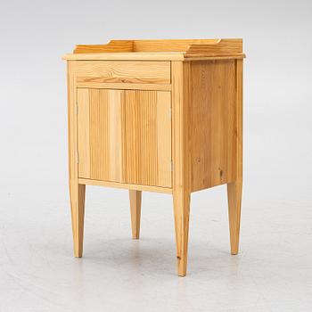 Bedside table/commode, Gustavian style, contemporary manufacture.