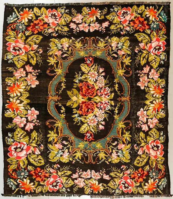 A so called rose kelim, 263 x 232 cm.
