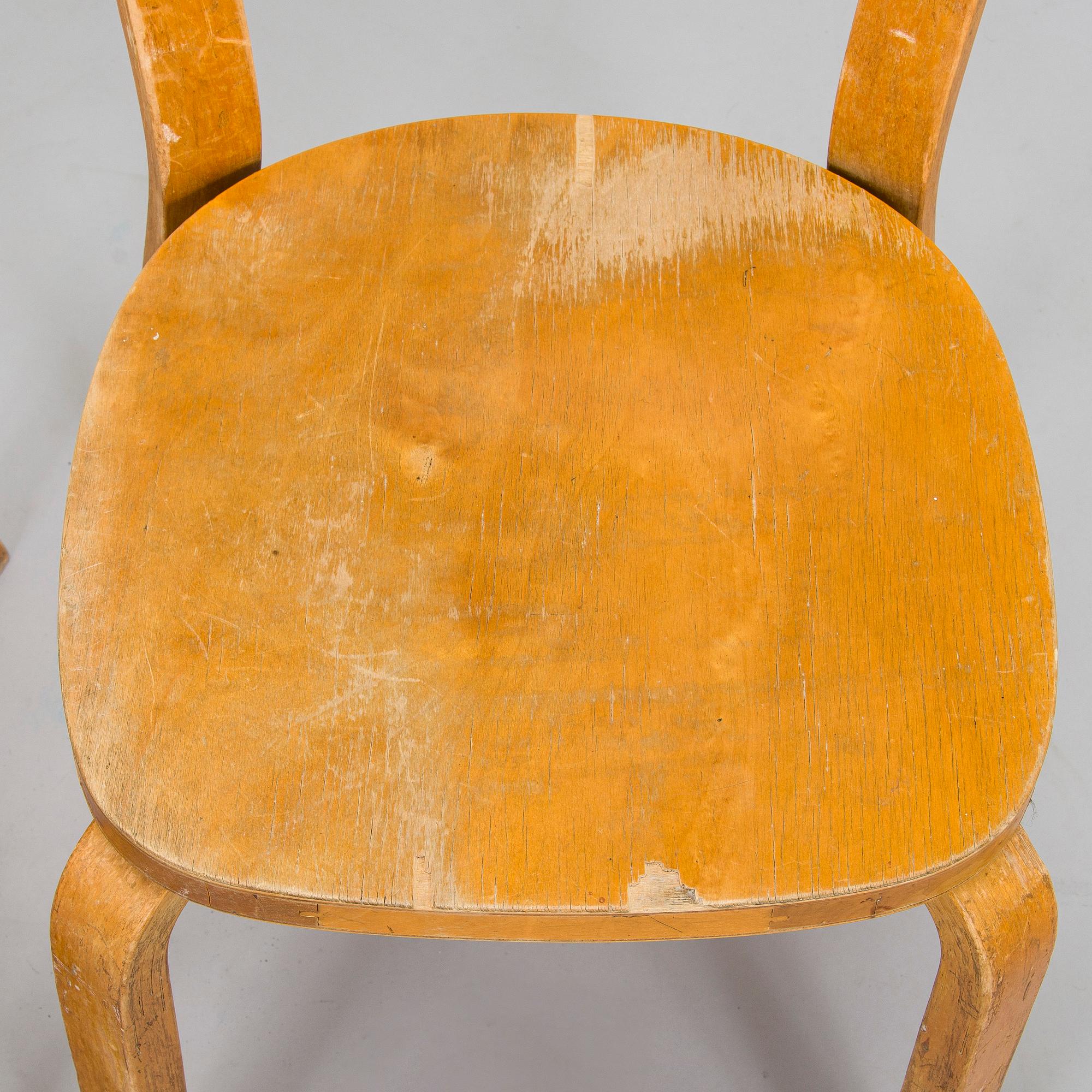 Alvar Aalto, stolar, ett par, modell 69, O.Y. Huonekalu- ja Rakennustyötehdas A.B. 1900-talets mitt.