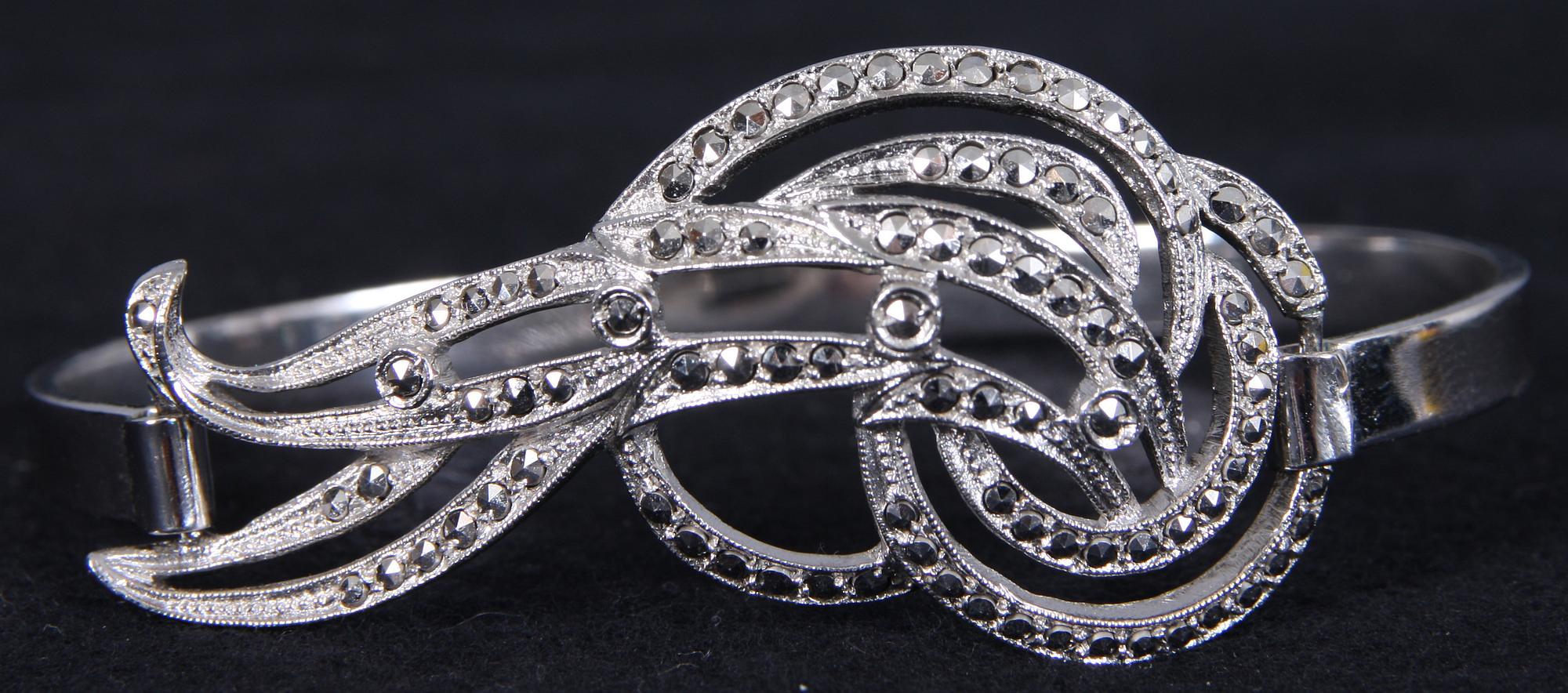 ARMBAND, silver, 19 gram. Importstämpel.