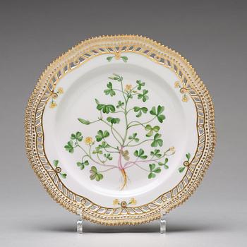 DESSERTTALLRIKAR, 12 stycken, porslin. "Flora Danica", Royal Copenhagen, Danmark, 1900-tal.