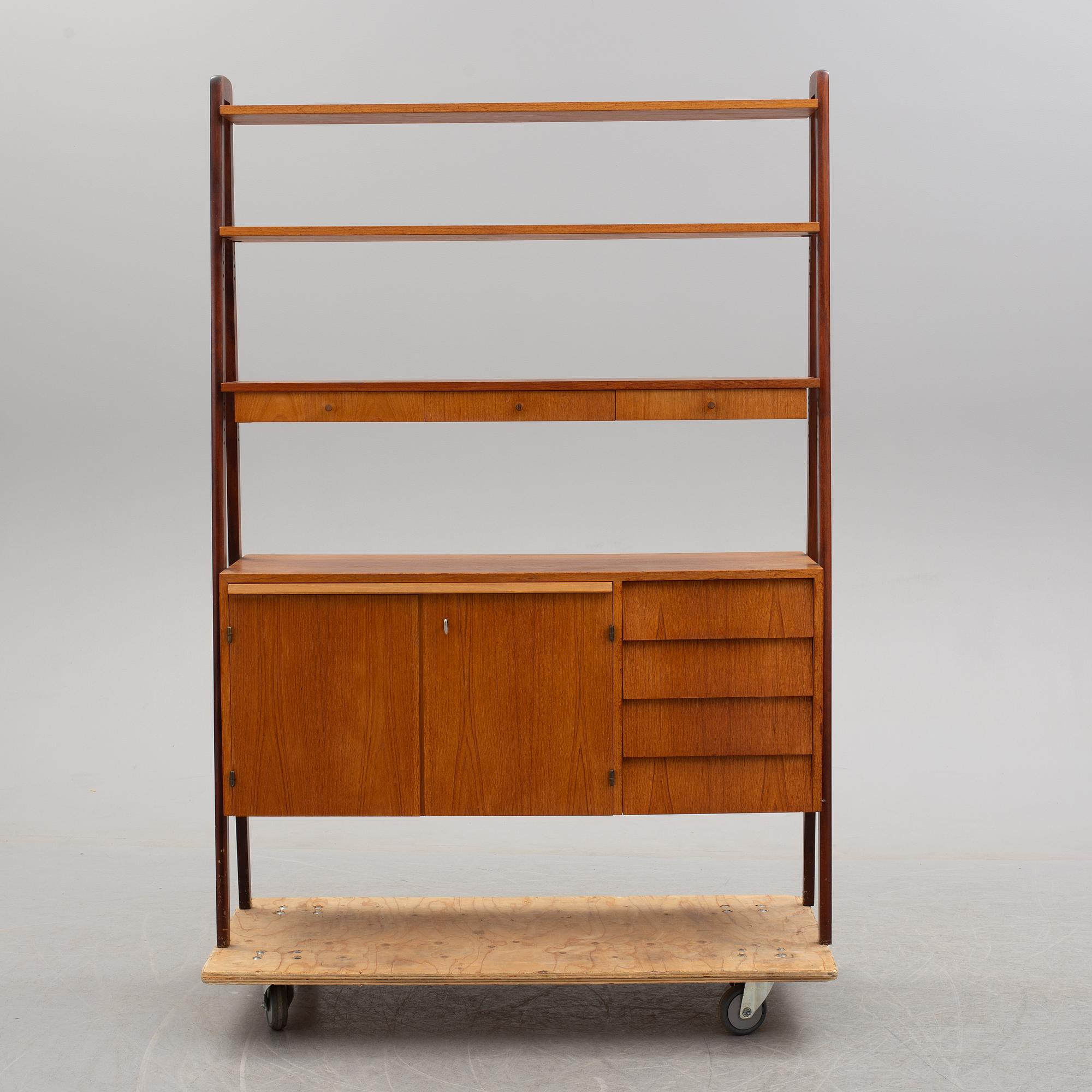 A 1950s/1960s shelf.