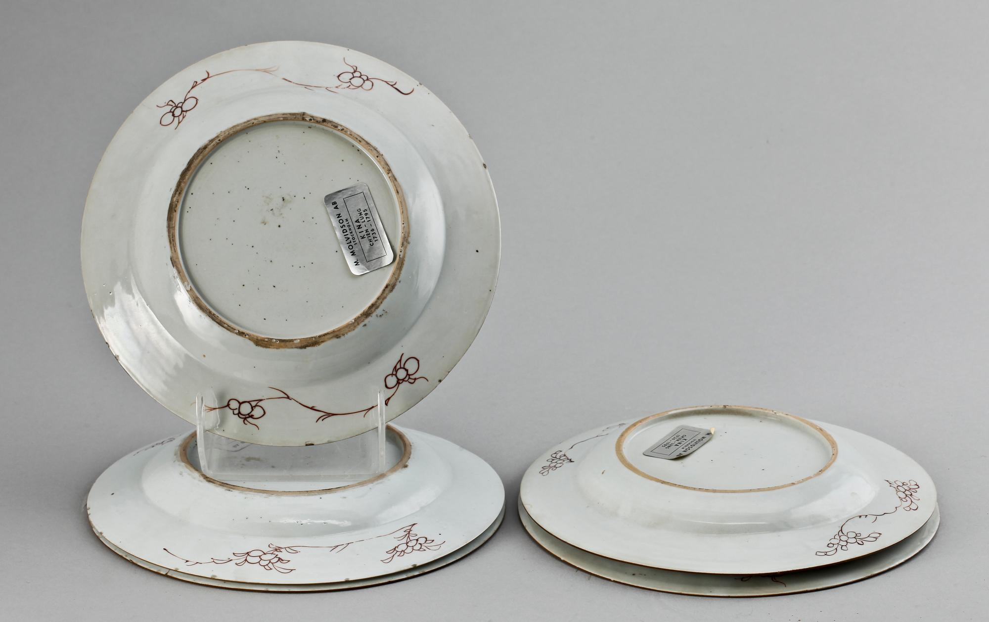 TALLRIKAR, 5 st porslin. Qingdynastin, Qianlong 1736-95.