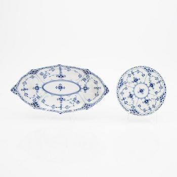 Service 52 dlr "Musselmalet" riflet, half and full lace Royal Copenhagen Denmark porcelain.