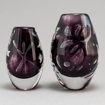 VASER, 2 stycken, glas, Vitreum, 1900-talets andra häft.