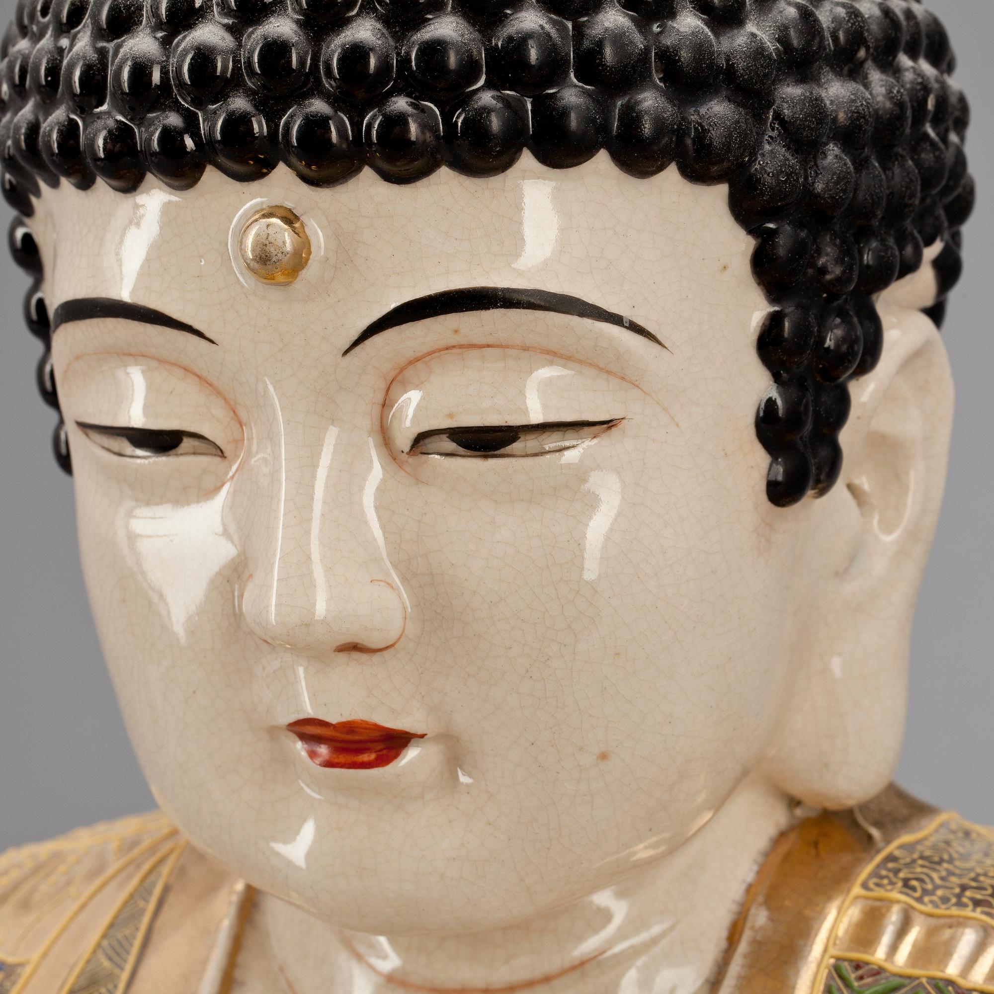 FIGUR, Buddha, porslin, Kinkozan tsukuru Satsuma märke, modern tillverkning.