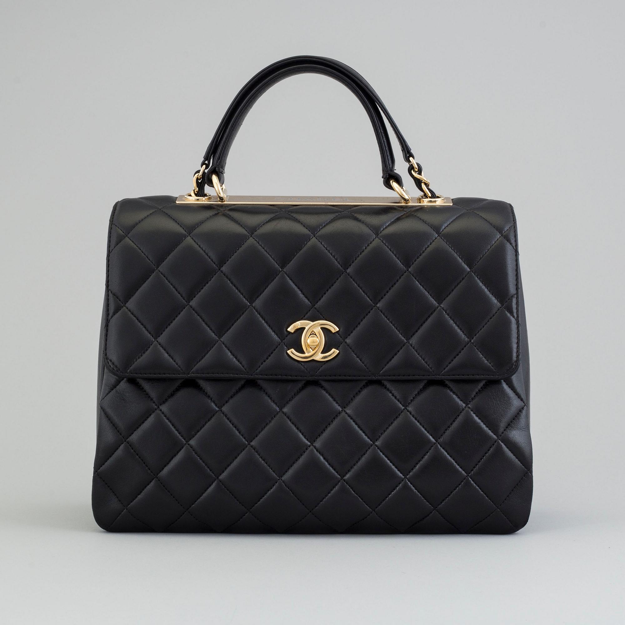 A bag by Chanel, "Grand sac à rabat avec poignée" 2017.