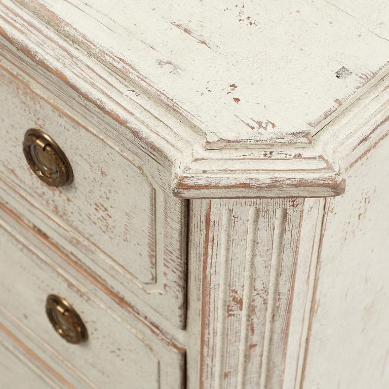 A Gustavian style chest of drawers, early 20th century.