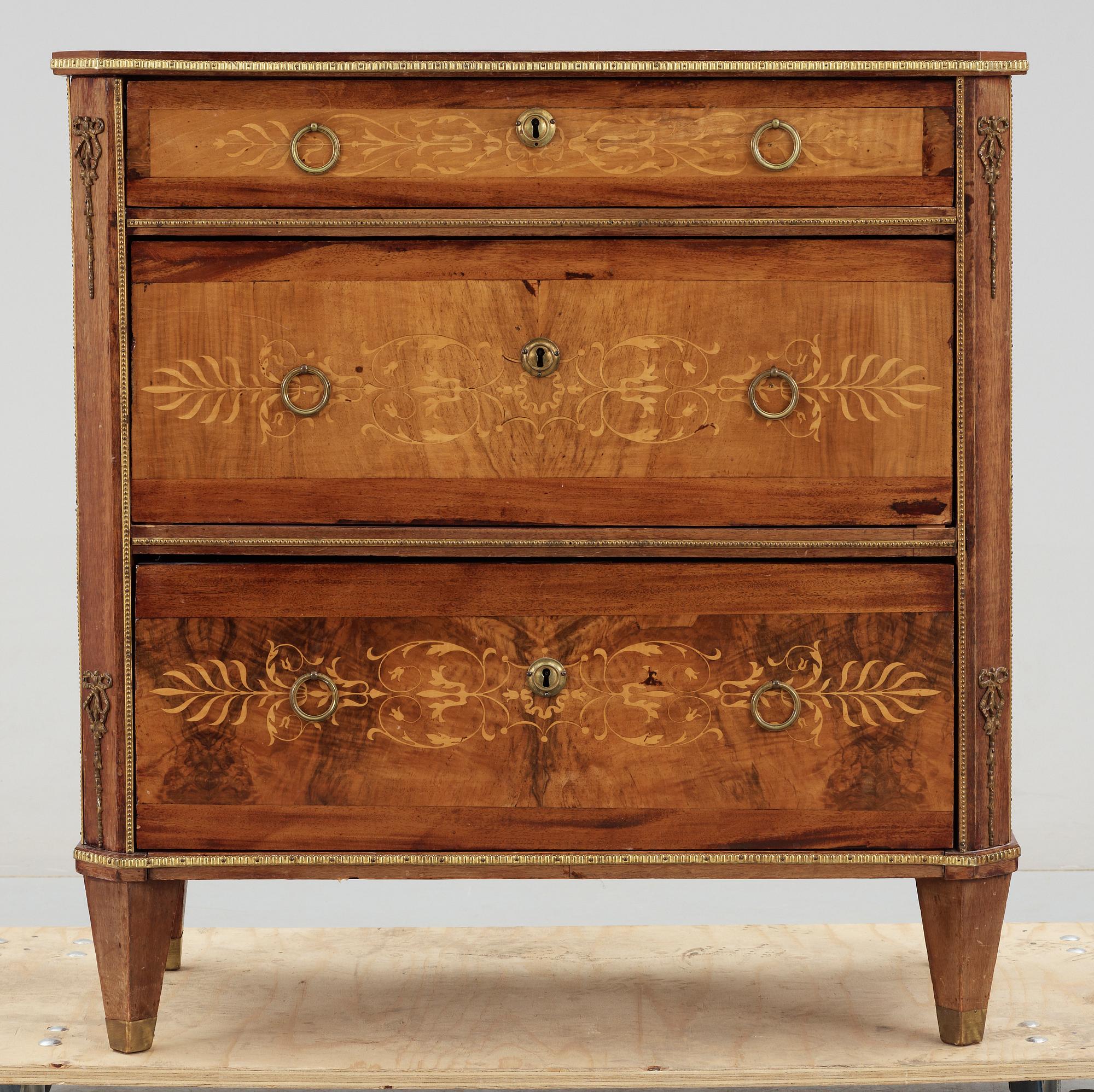 BYRÅ, gustaviansk stil, 1800/1900-tal.