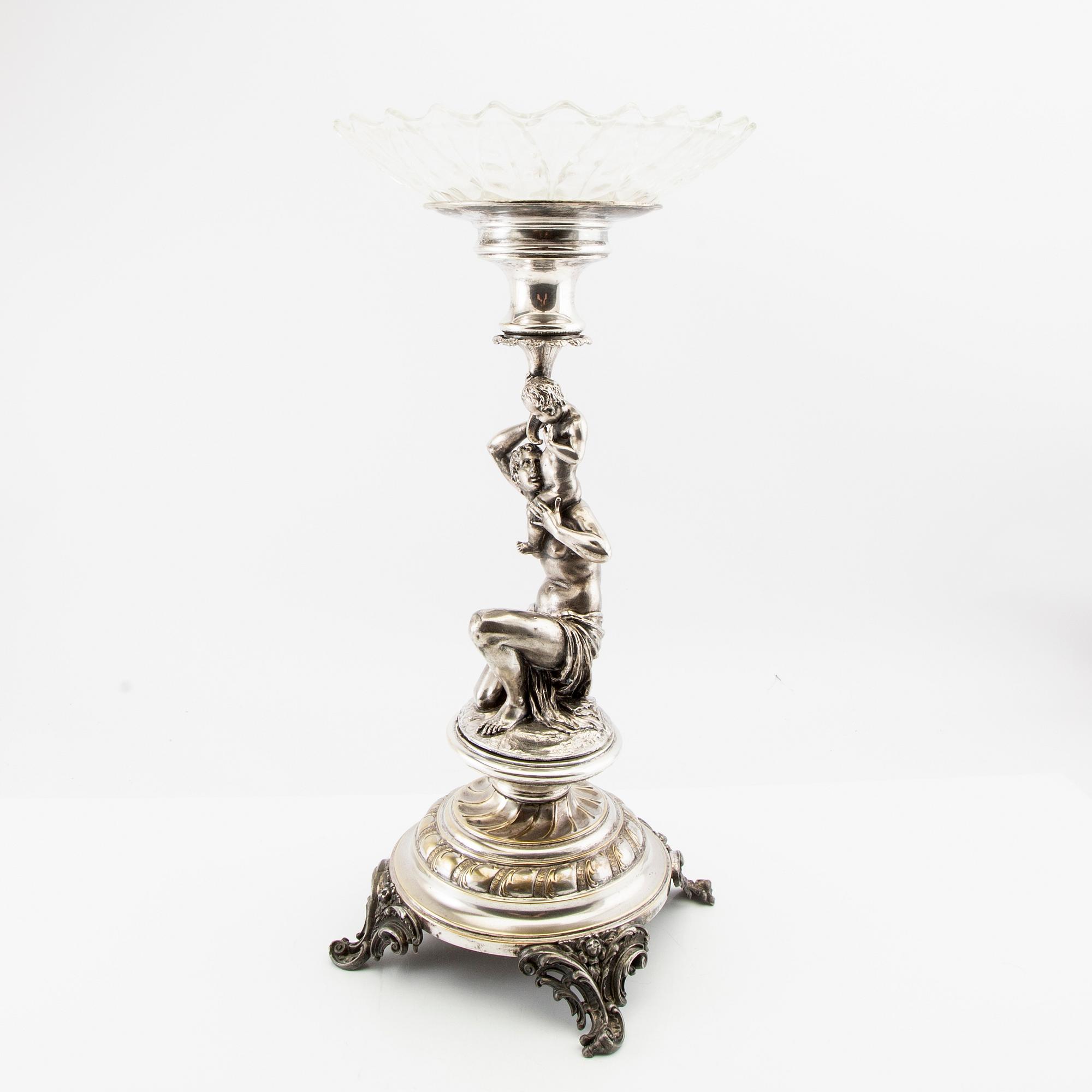 Bowl on foot, silver plate, late 19th century.