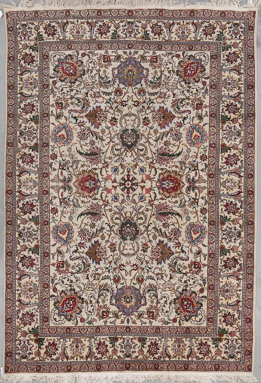 MATTA, old Täbris, ca 367x245 cm.