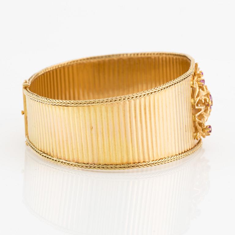 Bangle, 18K gold with rubies, Italy.