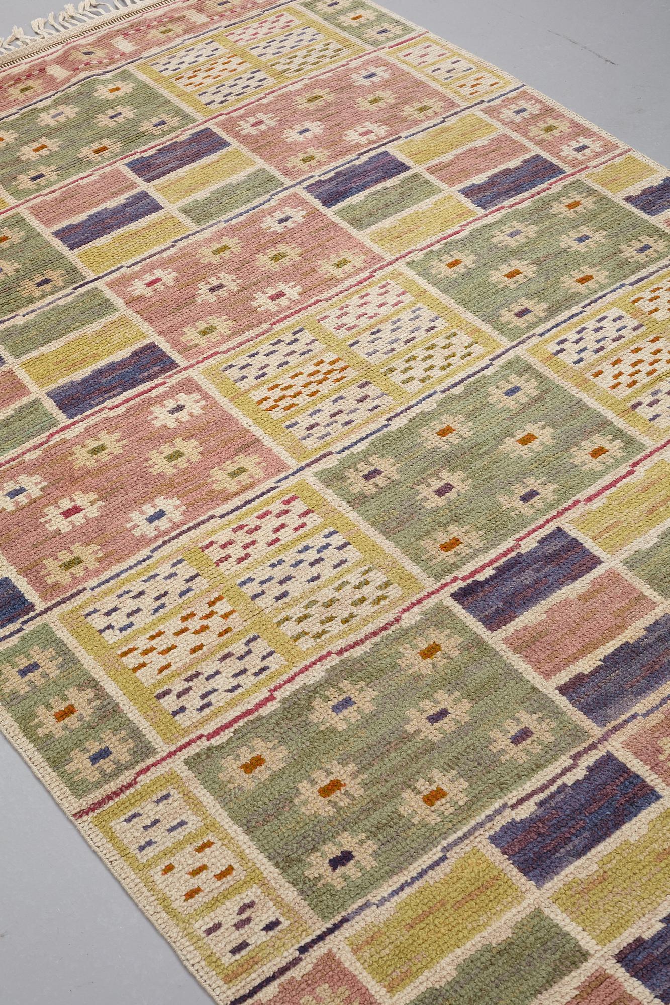 Märta Måås-Fjetterström, MATTA, "Ängarna", flossa, ca 263,5 x 155,5 cm, signerad MMF.