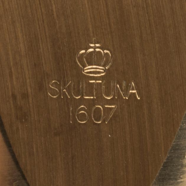 GONGGONG Ystad metall samt LJUSSTAKAR 4 st Skultuna, 1900-talets senare del.