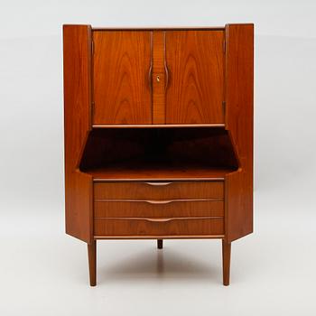 HÖRNSKÅP, Danmark, 1900-talets andra hälft.