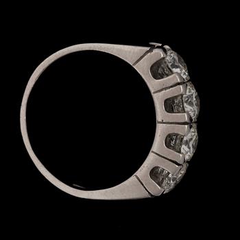 RING, 14k vitguld med briljantslipade diamanter, totalt ca2.02ct enl grav. Vikt ca7g.