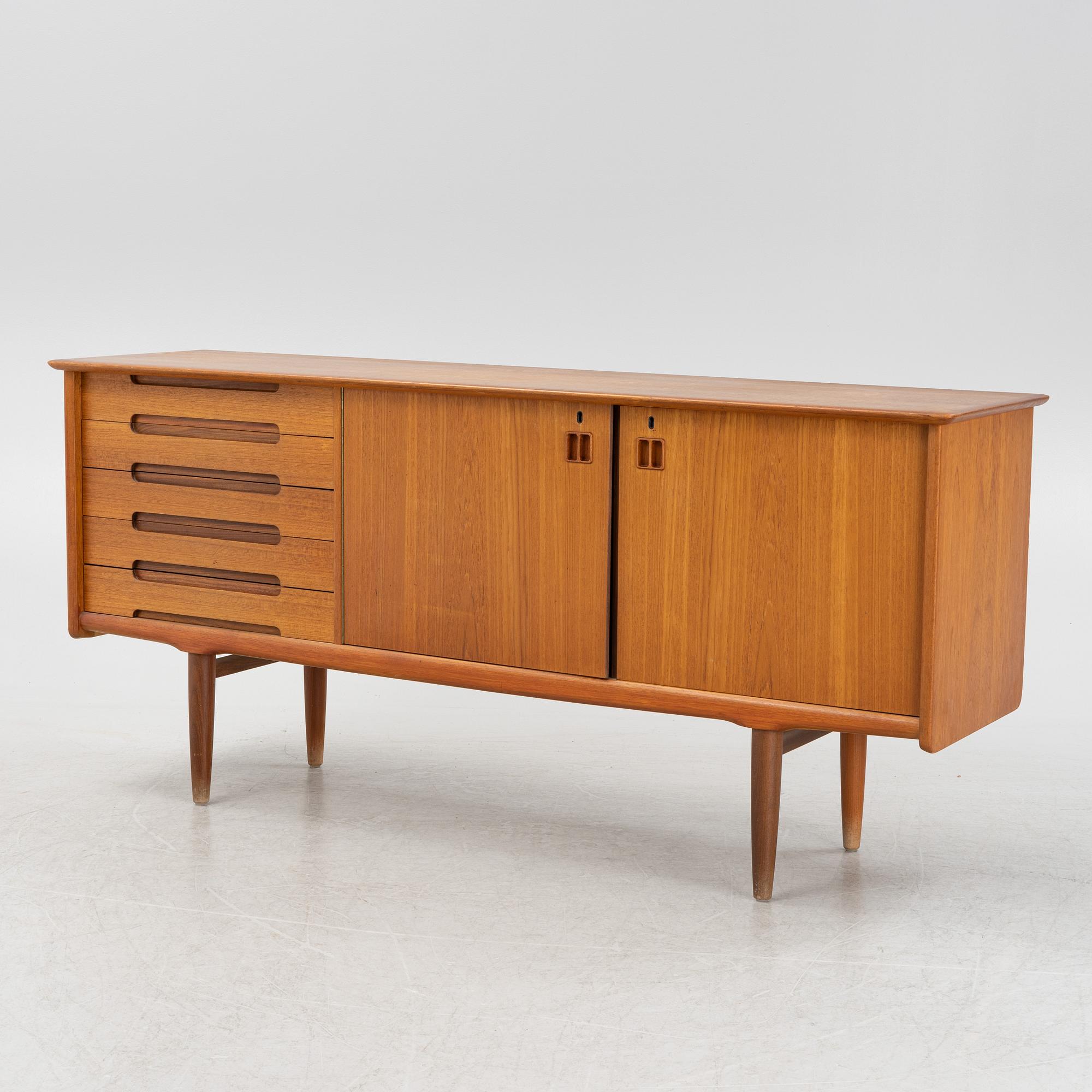 Sideboard, 1900-talets mitt.